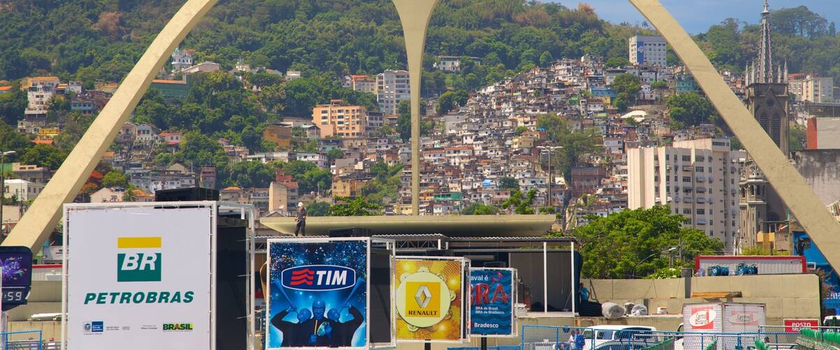 Sambódromo de Anhembi mostrando una ciudad y señalización