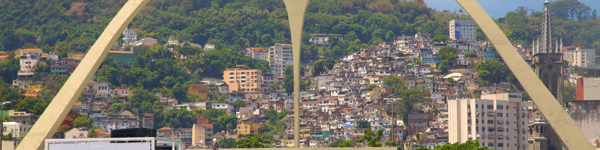 Sambódromo de Anhembi mostrando una ciudad y señalización