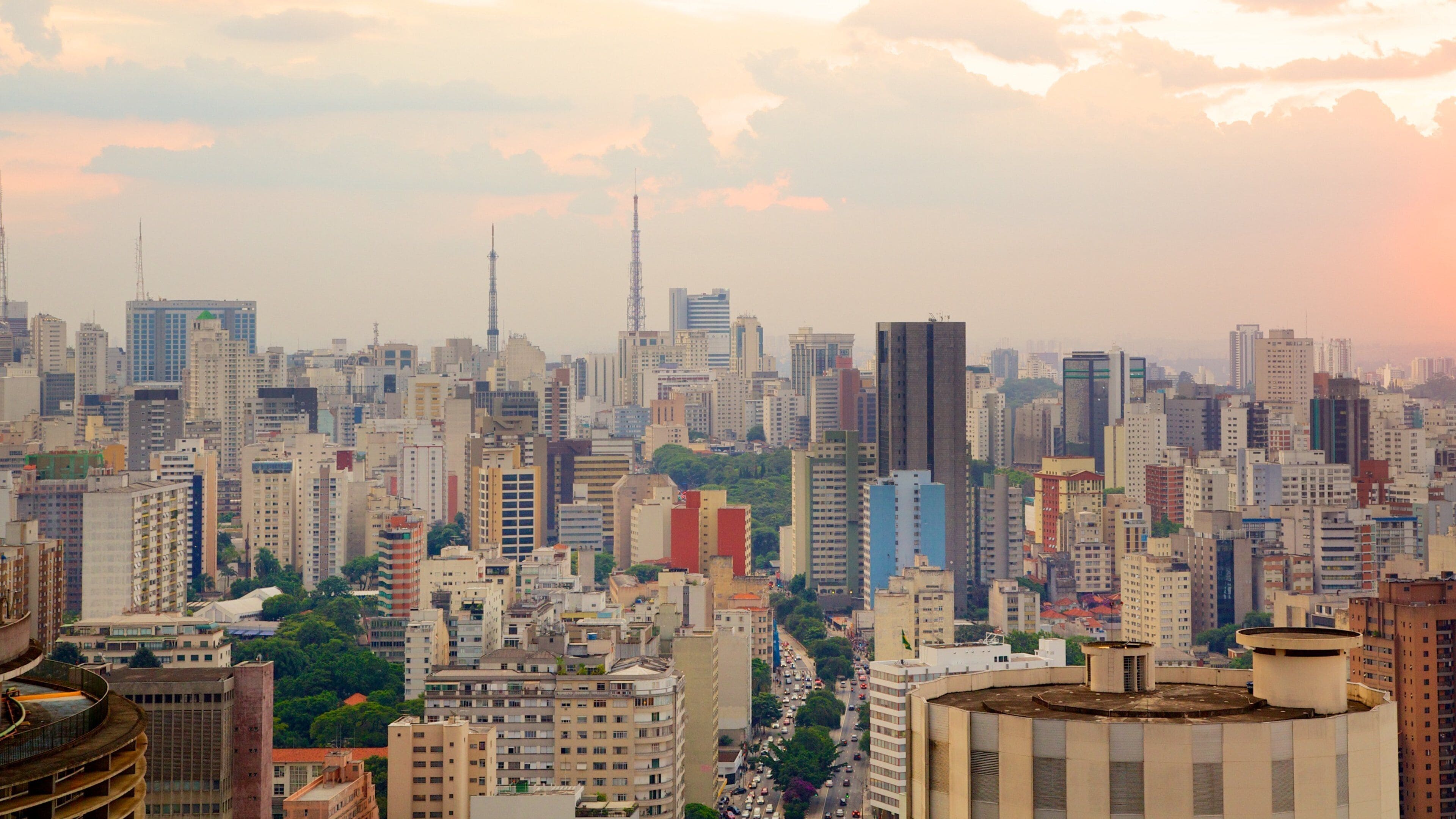 Italia Building showing skyline and a city