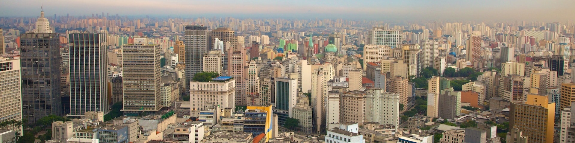 Edifício Itália mostrando linha do horizonte e uma cidade