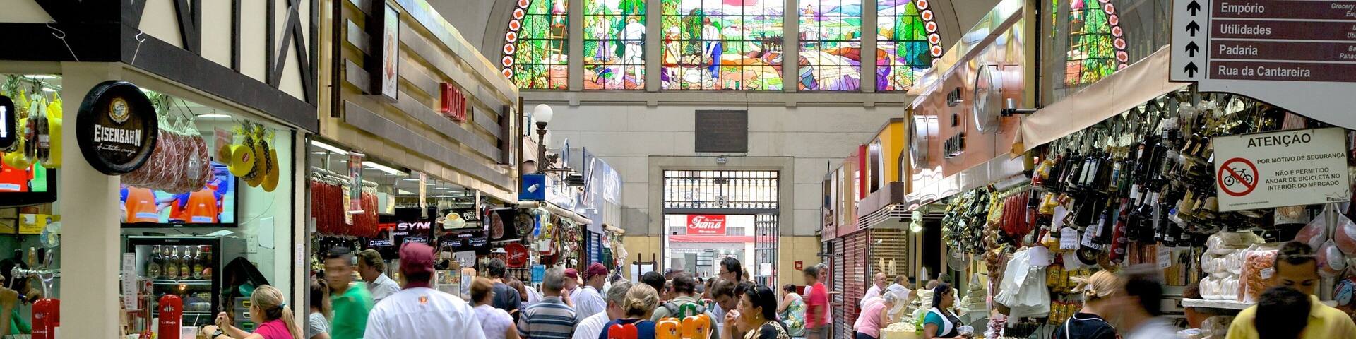 Mercado Municipal which includes markets, interior views and cafe scenes