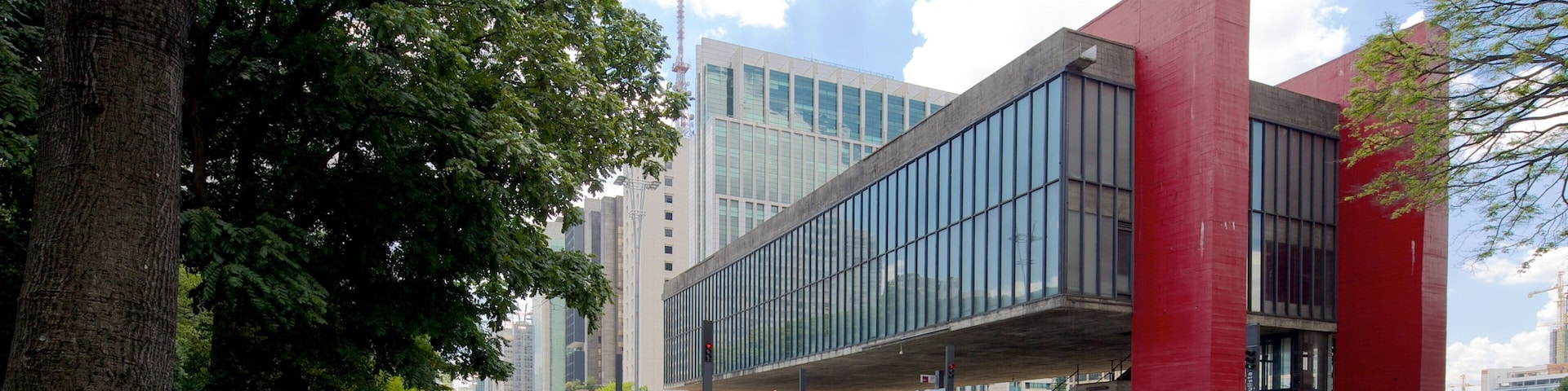 Museu de Arte Moderna caracterizando cenas de rua, arquitetura moderna e uma cidade