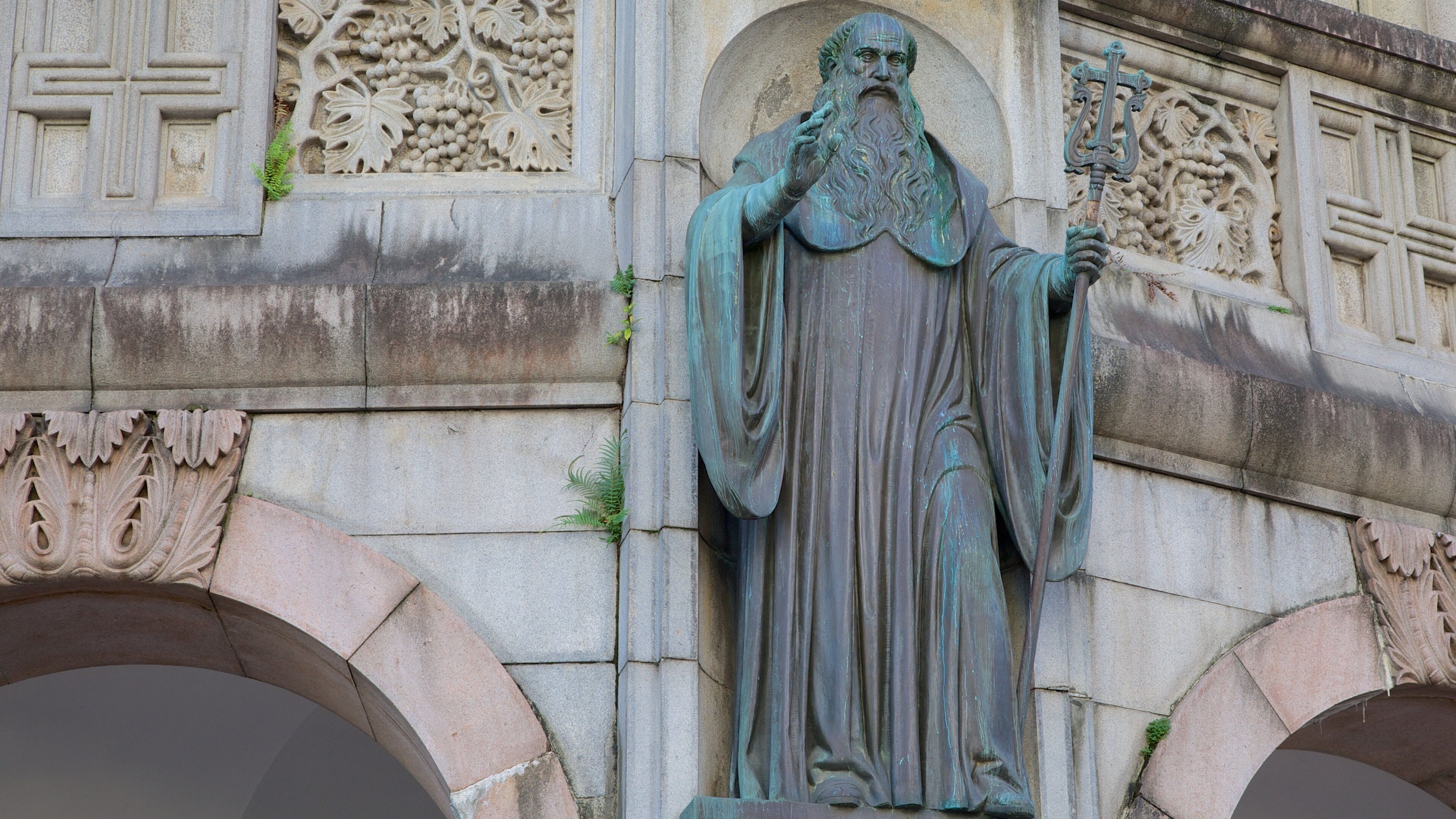 Sao Bento Monastery which includes religious elements and a church or cathedral