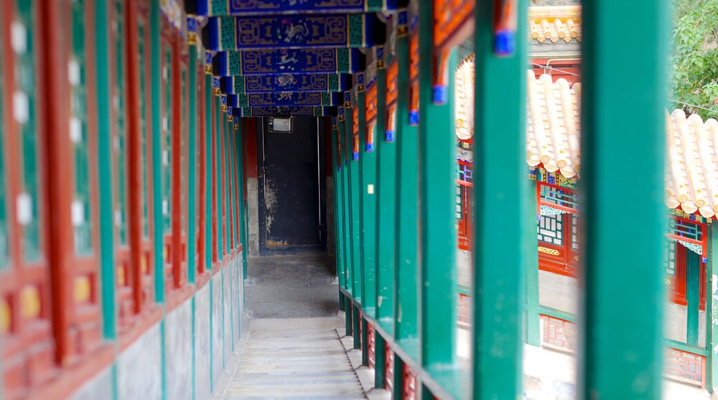 Summer Palace joka esittää sisäkuvat ja linna