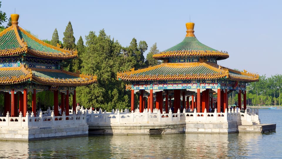 Beihai Park showing a river or creek, a temple or place of worship and heritage architecture