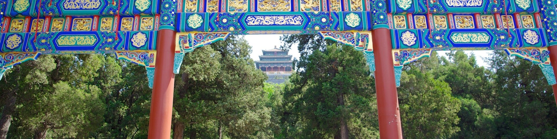 Jingshan Park showing signage and a park