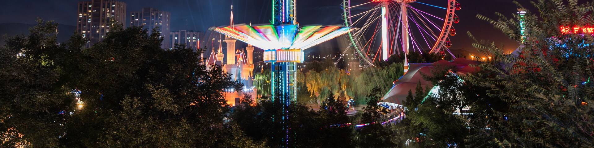 Beijing Shijingshan Amusement Park Ferris Wheel Rotating Flying Chair Night Lights