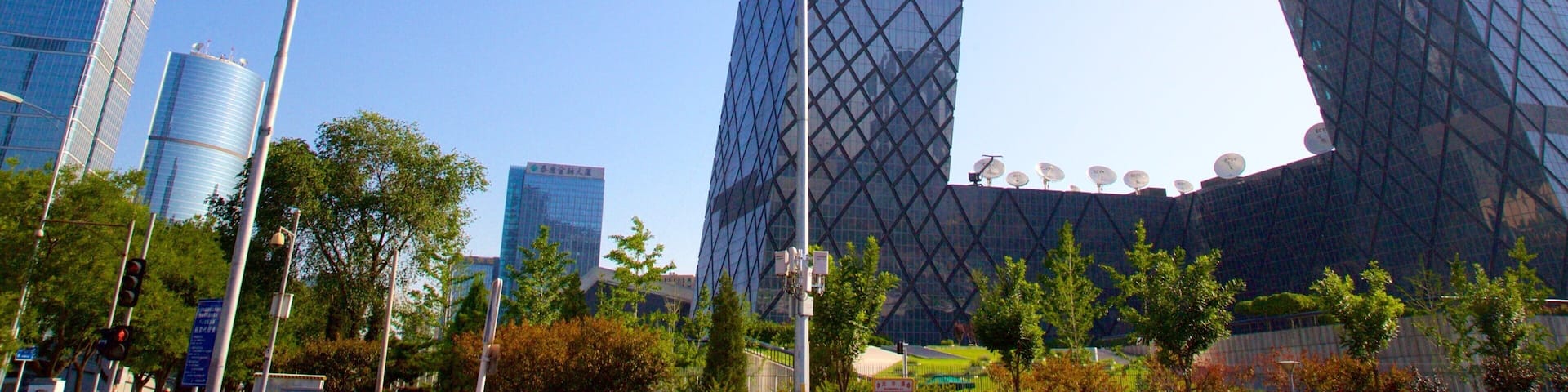 Torre Central de Radio y Televisión mostrando arquitectura moderna y una ciudad