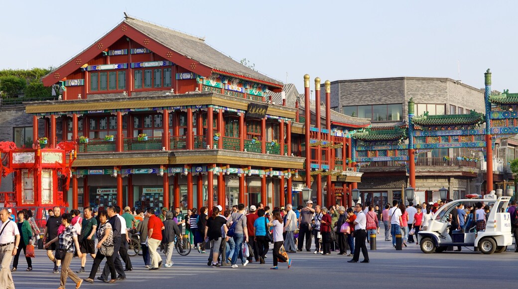 Front Gate featuring heritage architecture, street scenes and a city
