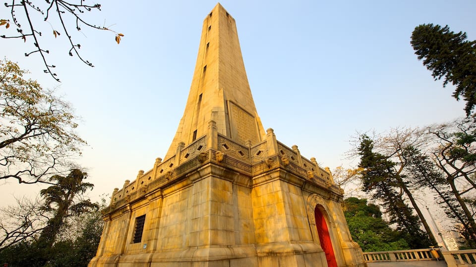 Yuexiu Park which includes heritage architecture
