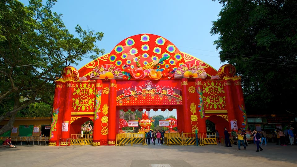 Yuexiu Park which includes a garden and rides
