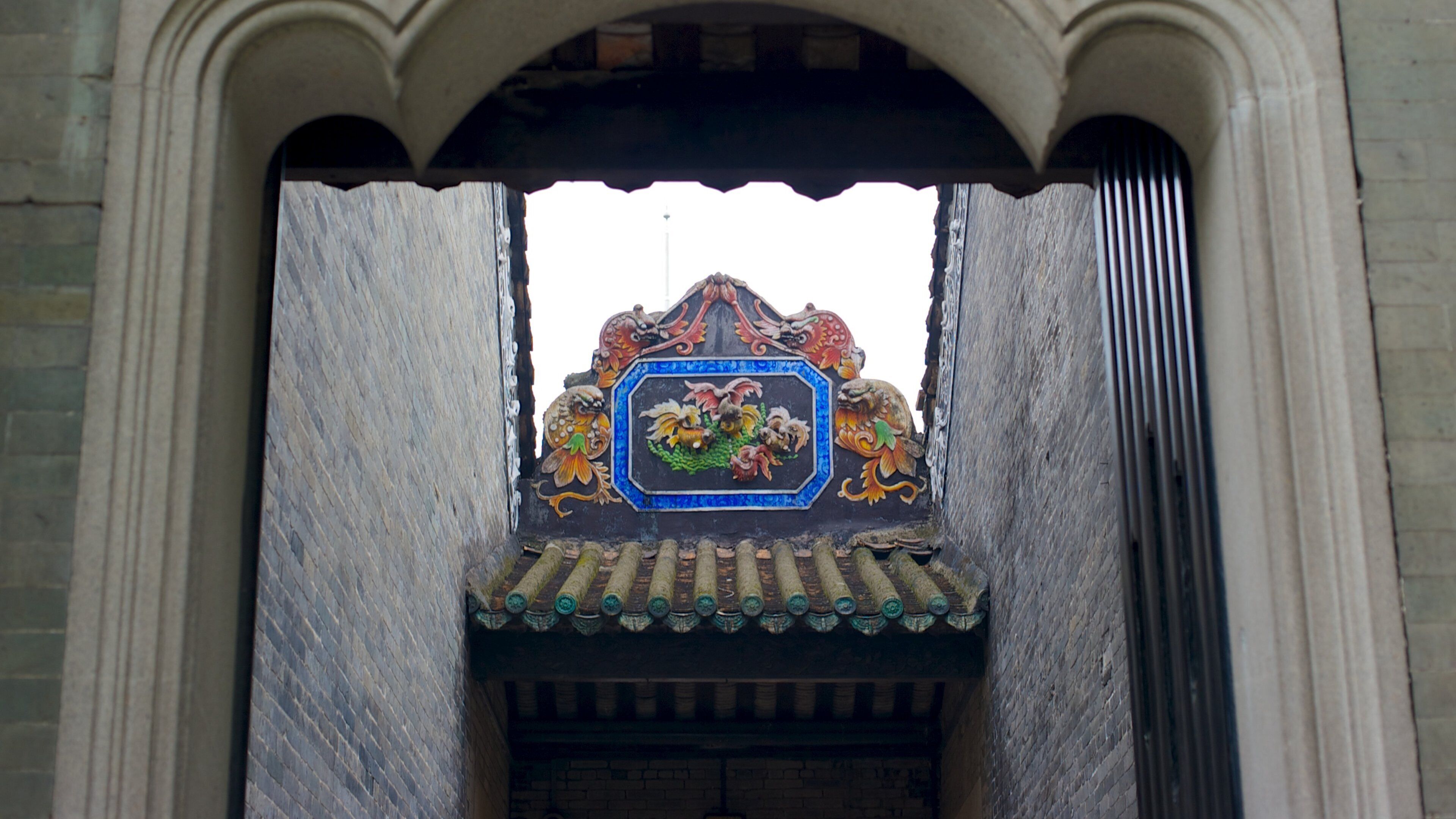 Guangdong Folk Art Museum showing a temple or place of worship and heritage architecture