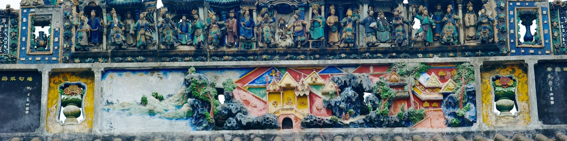 Museo de Arte Popular de Guangdong ofreciendo arte, arte al aire libre y un templo o lugar de culto