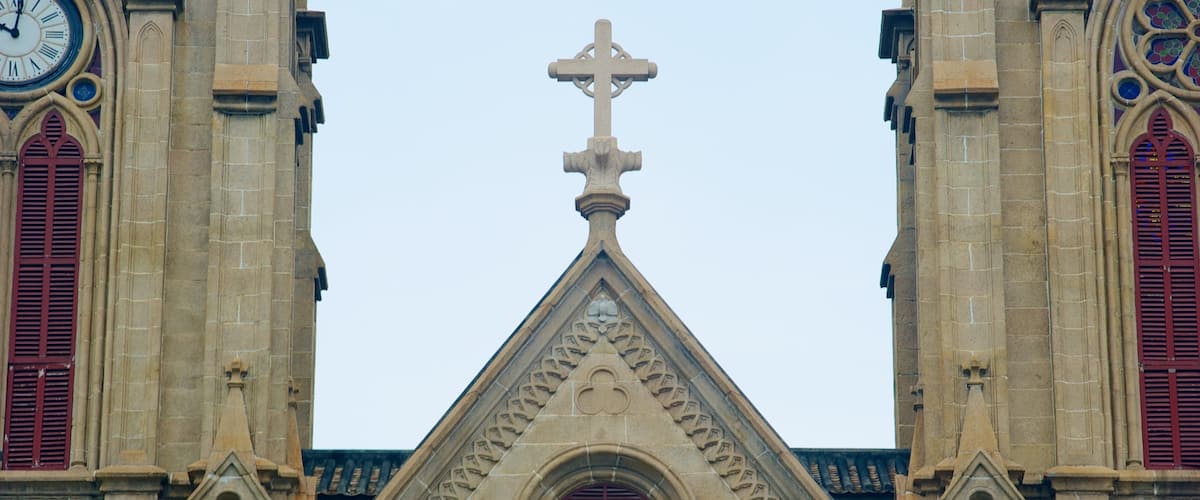 Sacred Heart Cathedral showing religious elements, heritage architecture and a church or cathedral