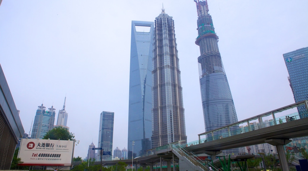 Jin Mao-tårnet som inkluderer by og sentralt businessområde