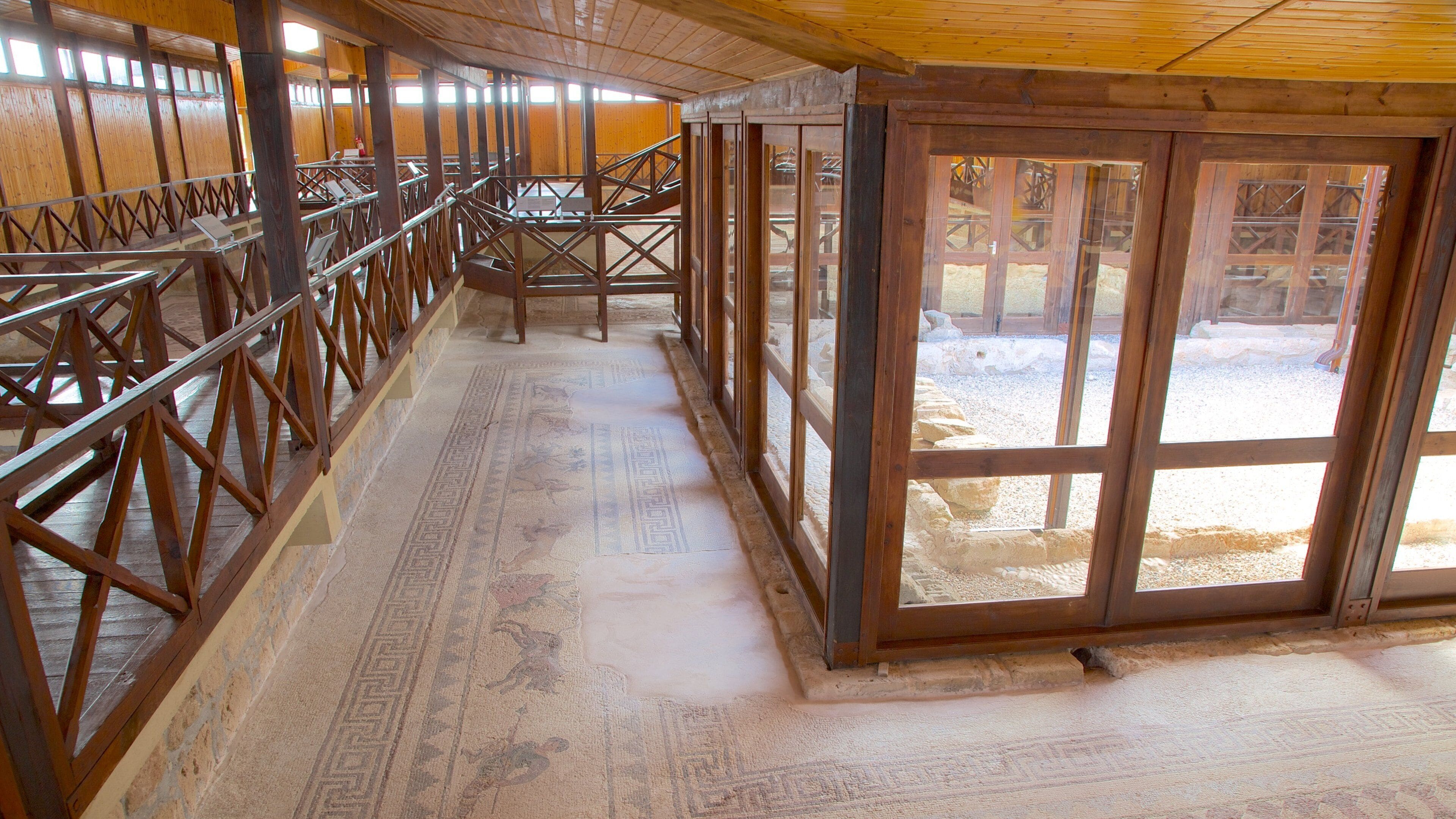 Paphos arkeologiska park som inkluderar interiörer