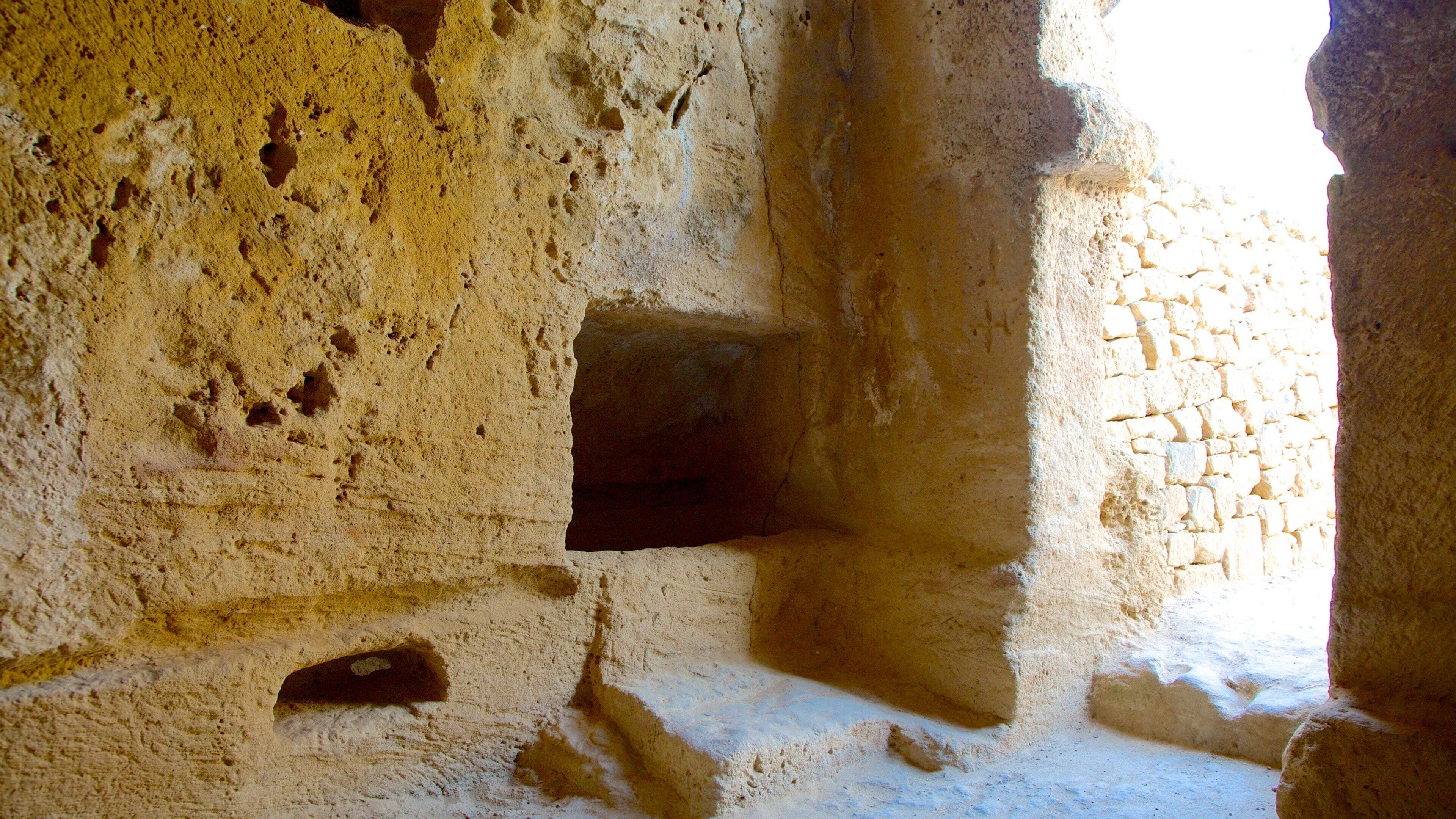 Kongegravene som omfatter historiske bygningsværker, interiør og bygningsruiner