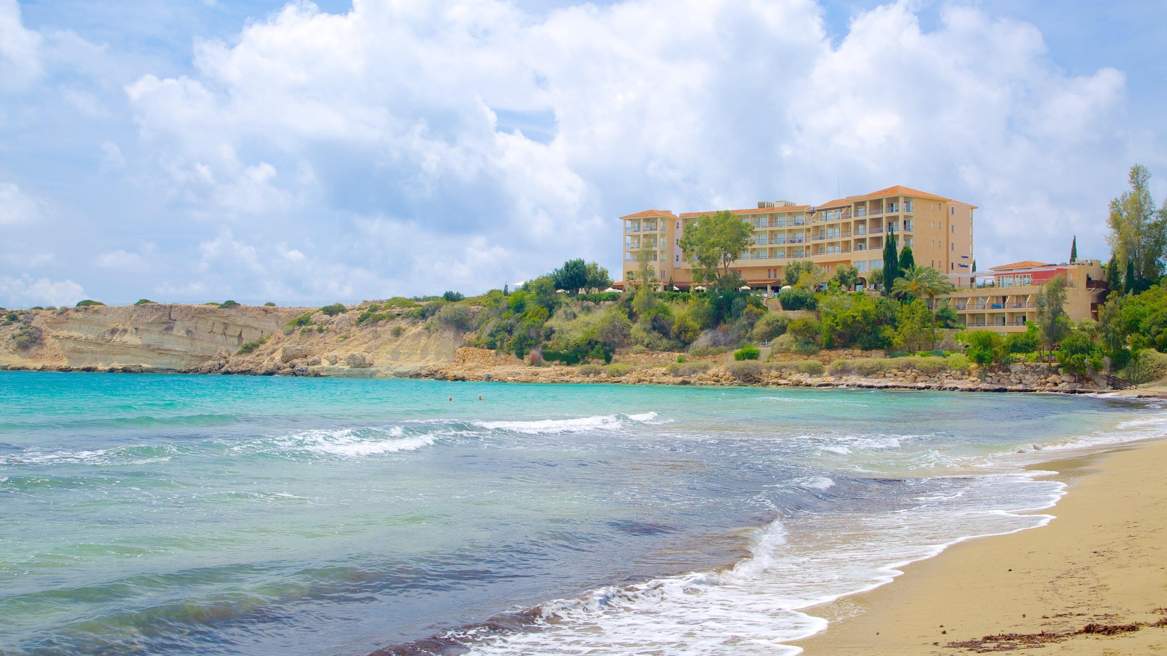 Coral Bay Beach showing general coastal views
