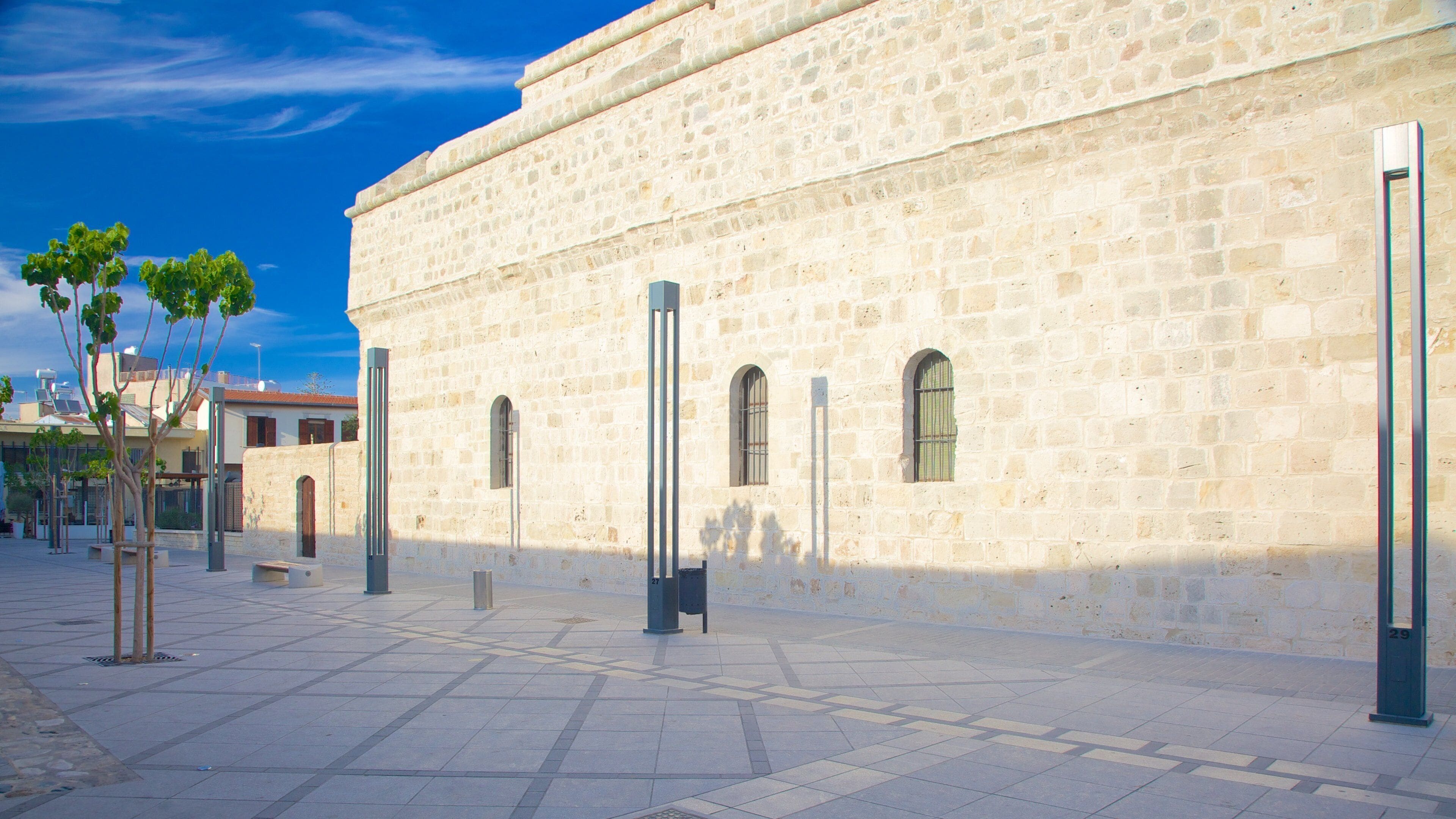 Limassol Castle showing street scenes, heritage architecture and chateau or palace