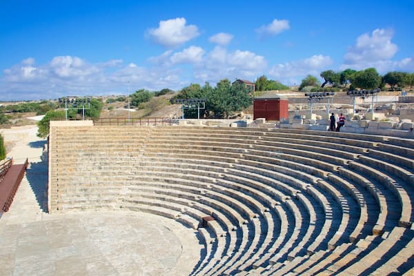 Ruines de Kourion qui includes bĂątiments en ruines et patrimoine architectural
