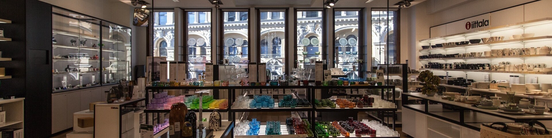 Stockmanns que incluye compras y vistas de interior