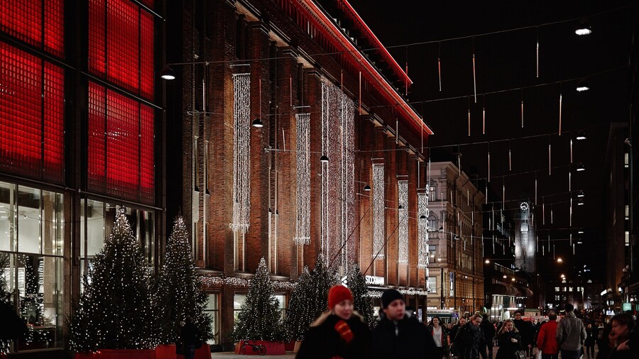 Stockmann ofreciendo escenas nocturnas y una ciudad