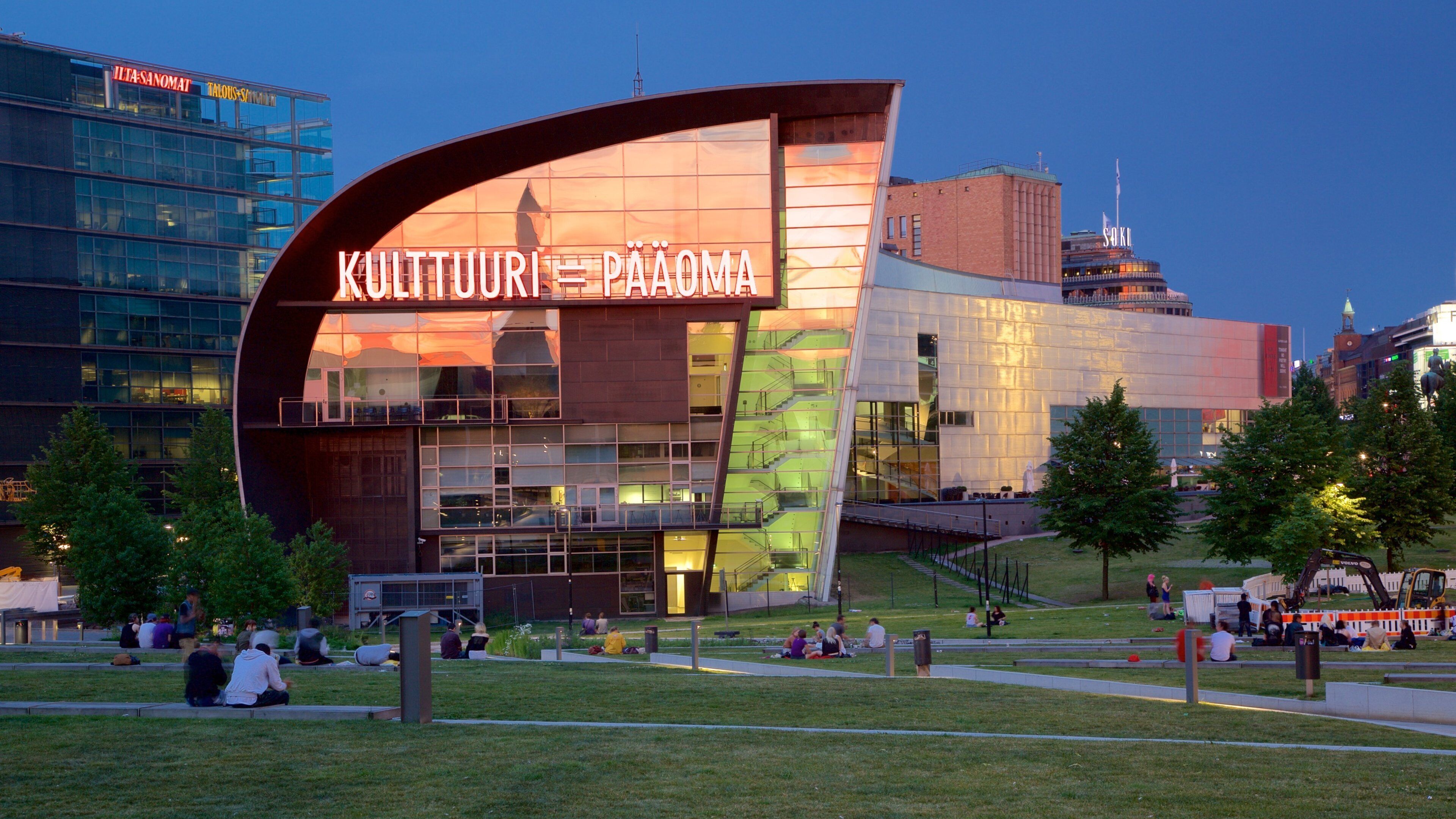 Kiasma Museum of Contemporary Art which includes a garden and night scenes