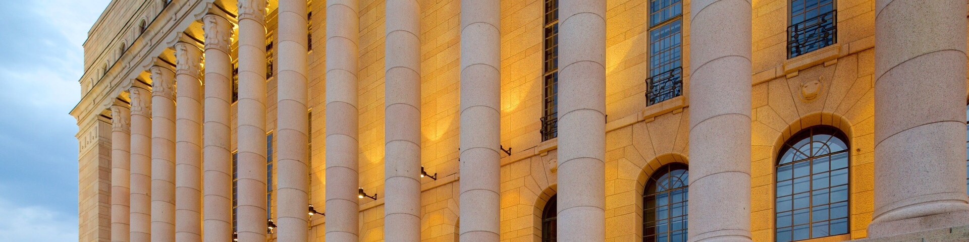 Parliament Building which includes an administrative buidling