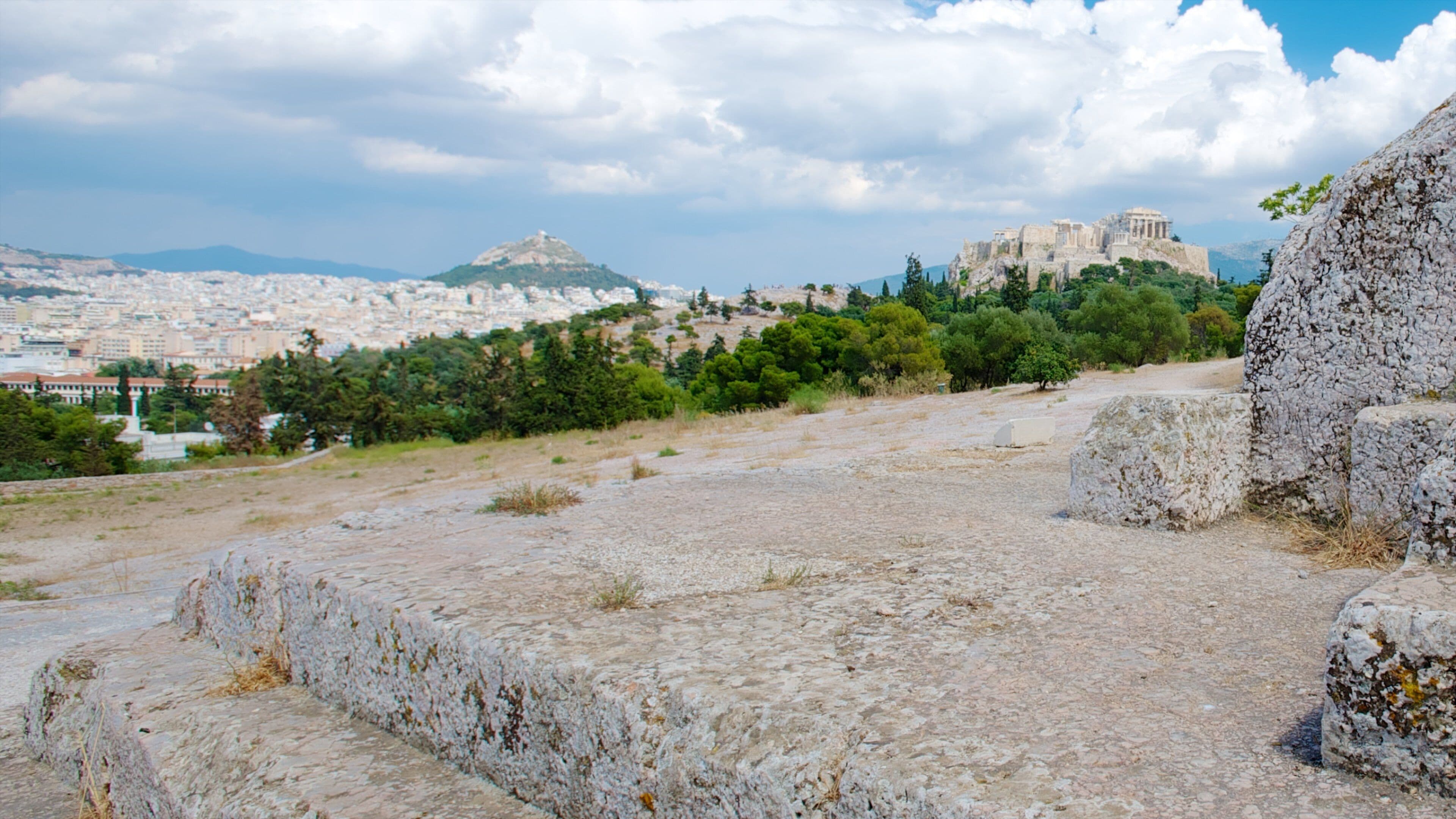 Pnyx ofreciendo elementos del patrimonio