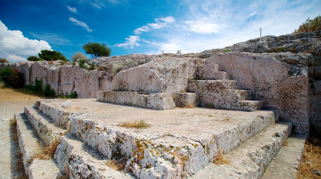 Pnyx caracterizando uma ruĂna e elementos de patrimĂŽnio