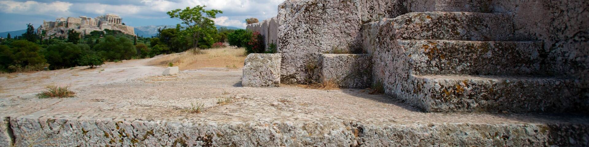 Pnyx qui includes des ruines