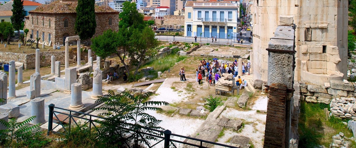 Athènes mettant en vedette patrimoine historique et ville aussi bien que important groupe de personnes