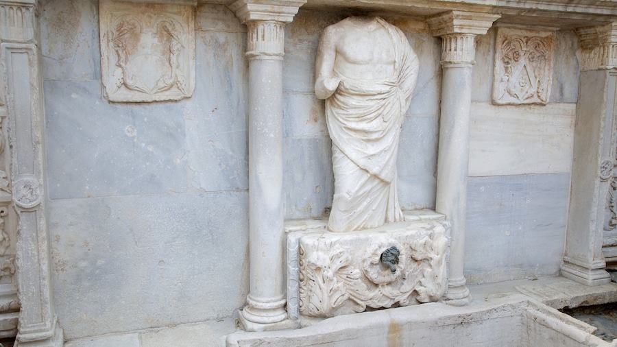 Bembo-fontein toont een standbeeld of beeldhouwwerk