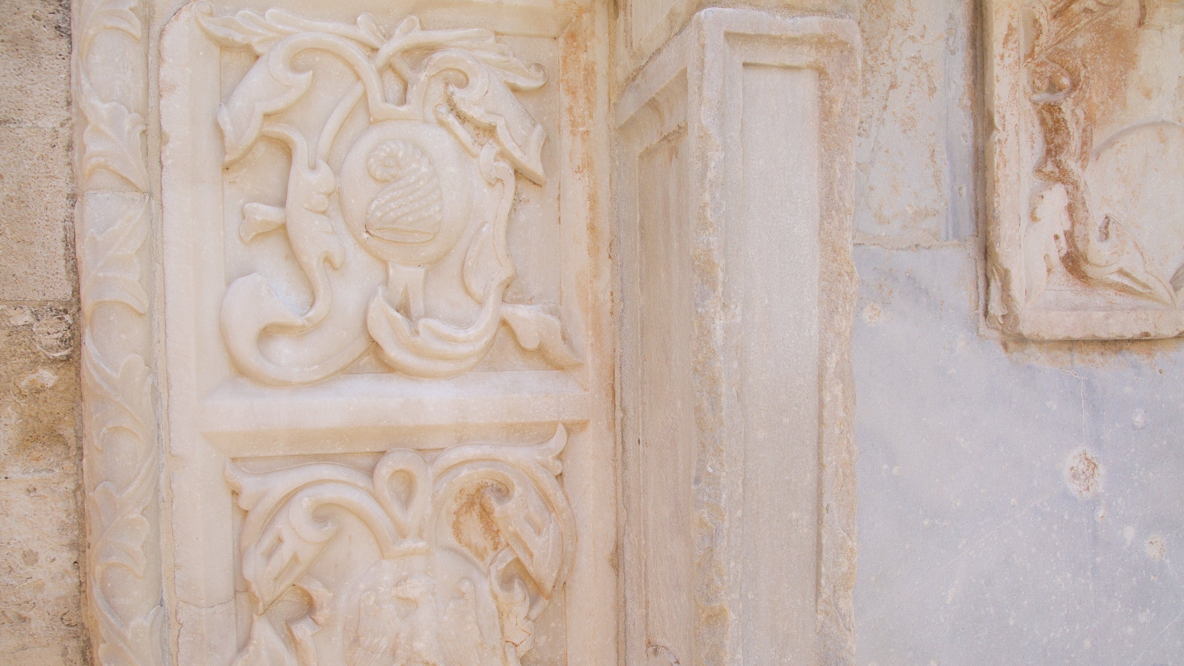 Bembo Fountain featuring heritage architecture
