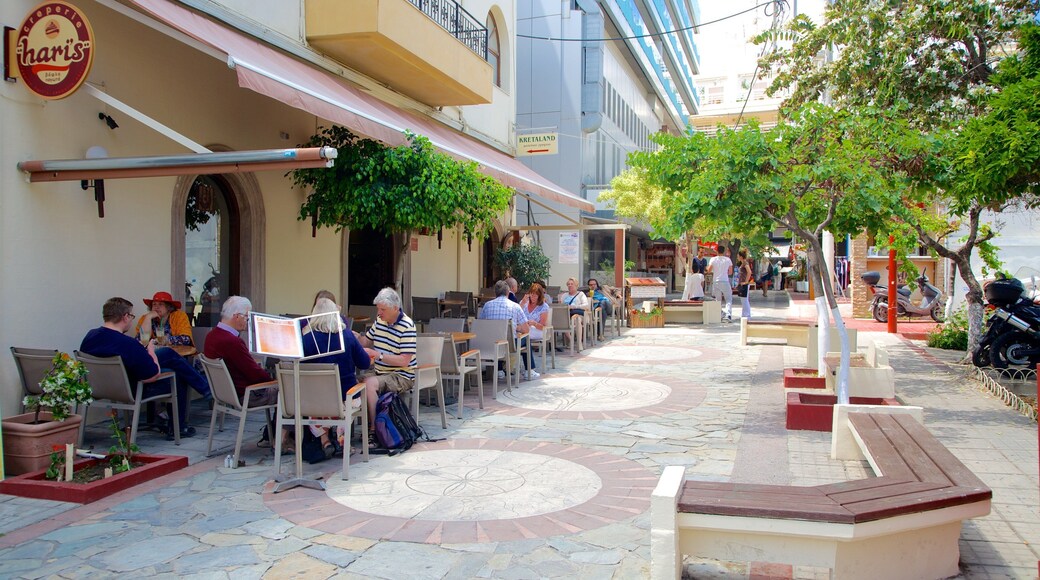 伊拉克利翁考古博物館 设有 街道景色 和 咖啡文化生活方式