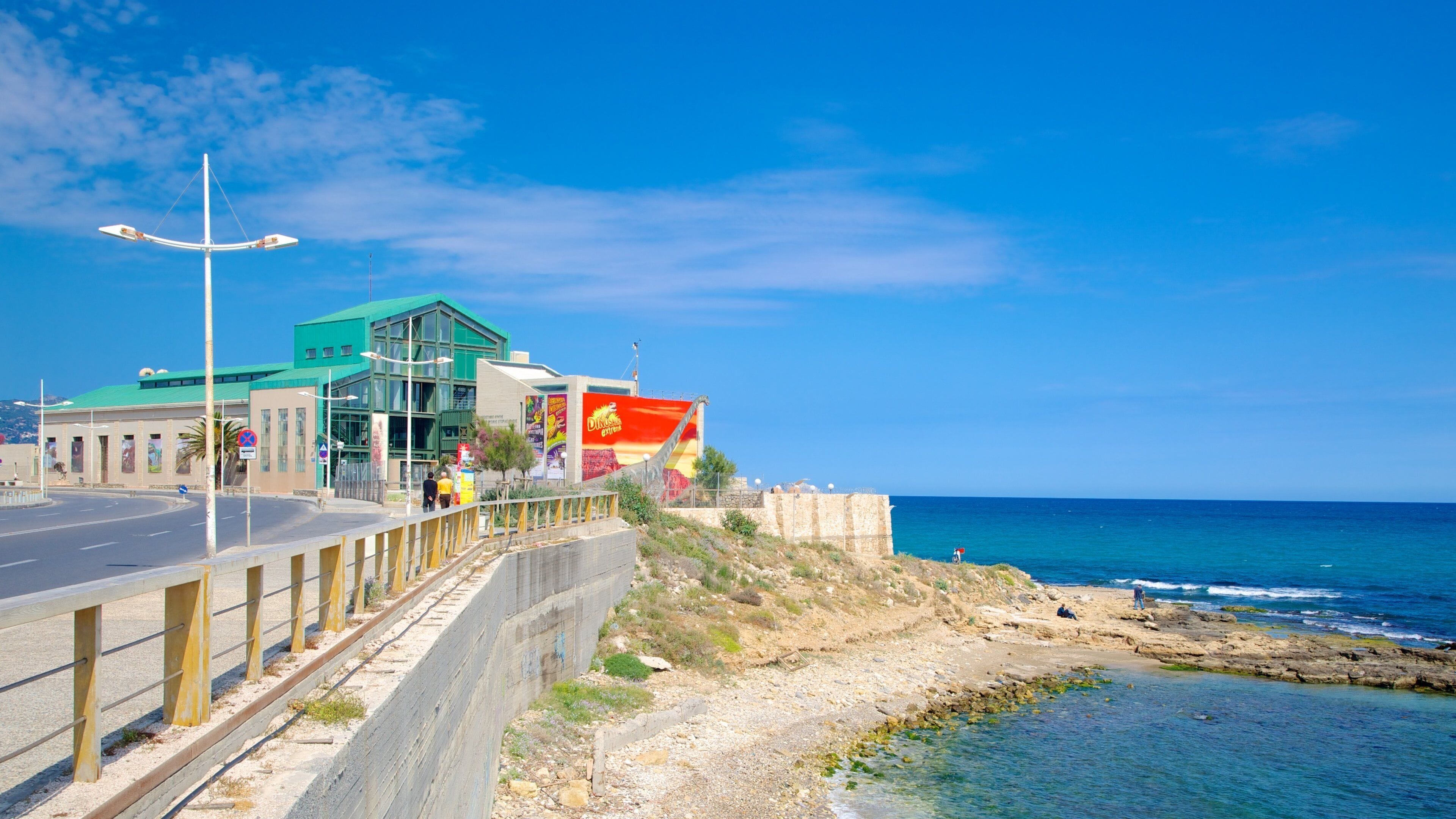 Museo de Historia Natural de Creta que incluye vistas de una costa