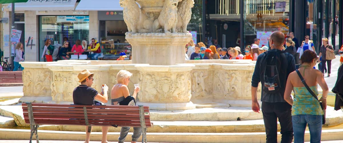 Morosini Fountain showing a fountain
