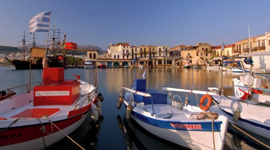 Greece, Greek Islands, Crete, Rethymnon, fishing harbour and boats