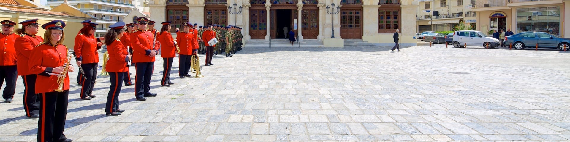 St. Minas Cathedral showing a church or cathedral, religious aspects and a square or plaza