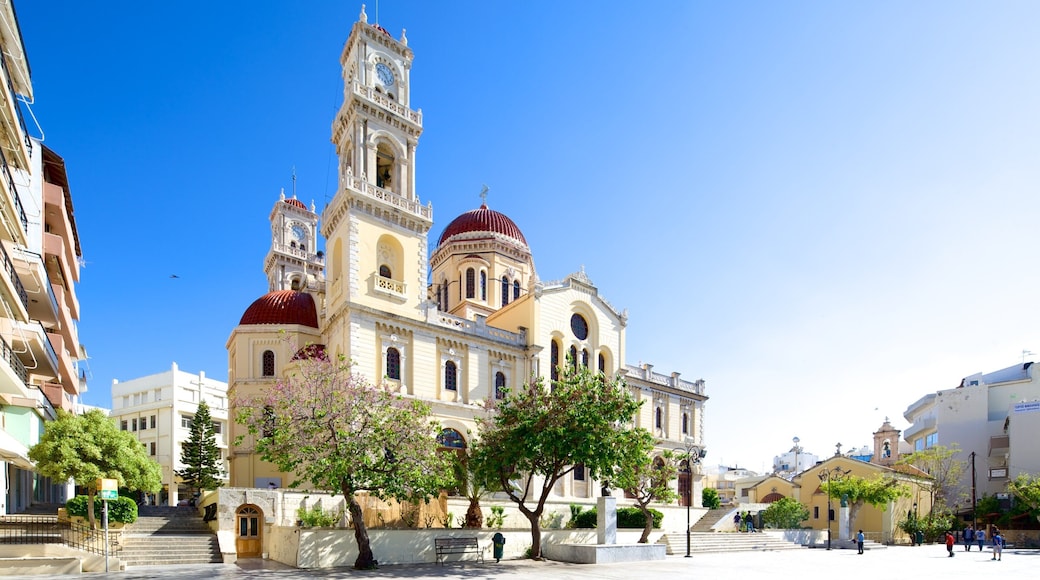 Cathédrale Saint-Minas montrant éléments religieux, église ou cathédrale et patrimoine architectural