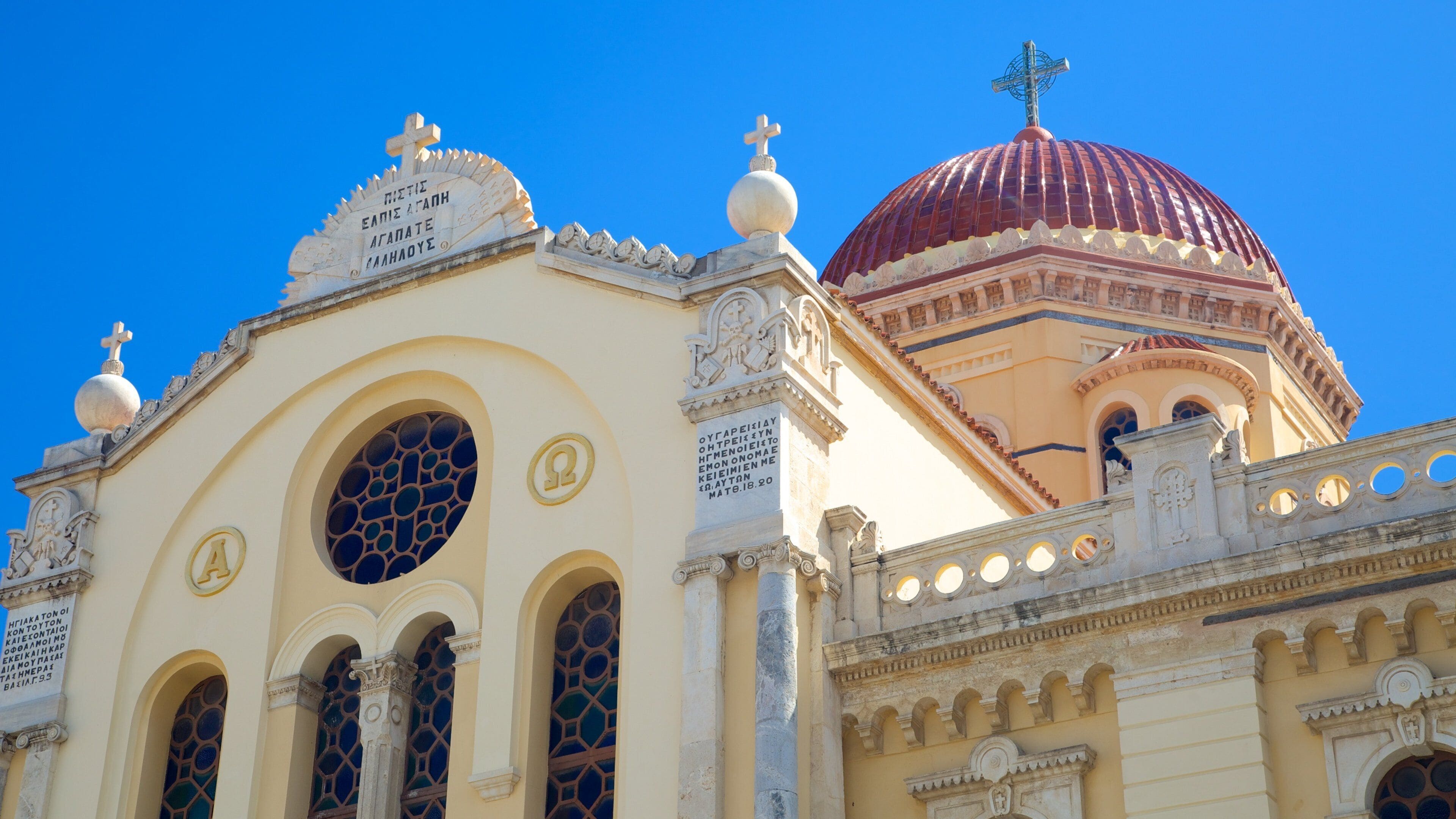 St. Minas Cathedral which includes a church or cathedral, heritage architecture and religious aspects
