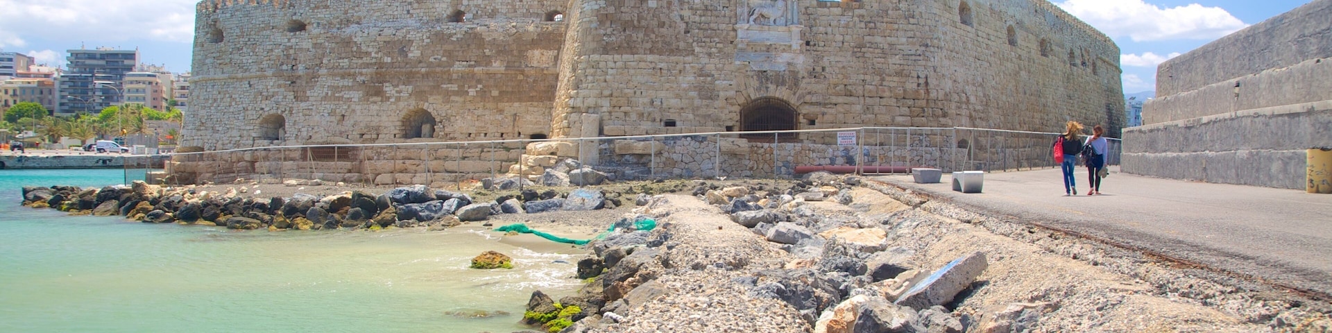 Fortaleza de Koules que inclui um castelo e arquitetura de patrimônio