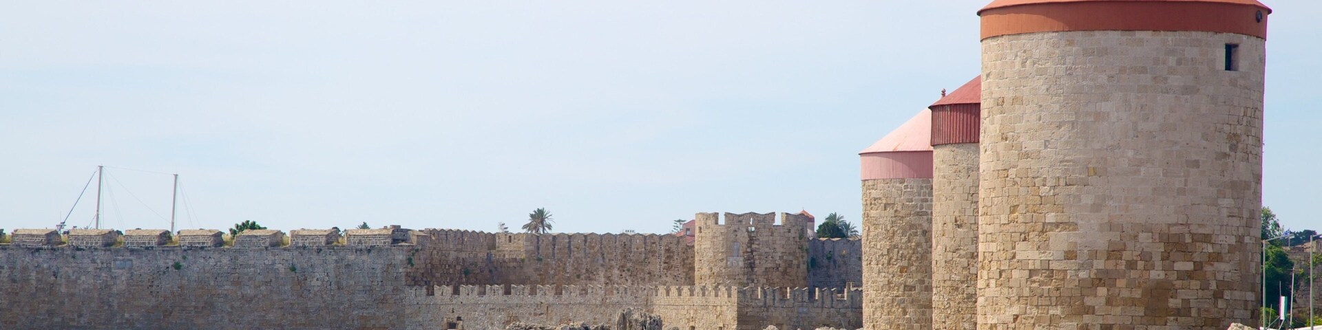 Portões do Porto caracterizando um castelo e arquitetura de patrimônio