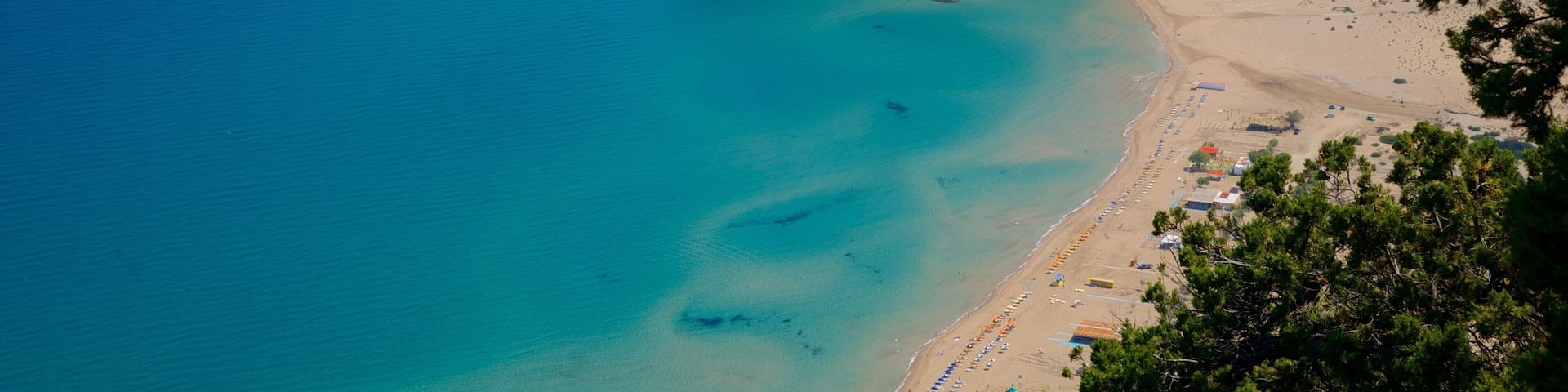 Kloster Tsambika mit einem Landschaften und Sandstrand