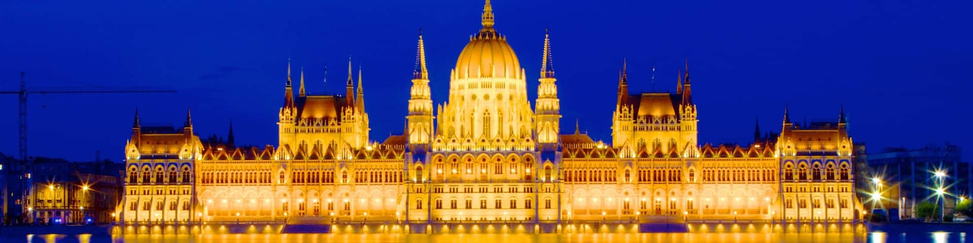 Parliament Building which includes an administrative building, heritage architecture and a city