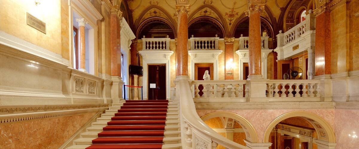 Hungarian State Opera House showing theater scenes and interior views