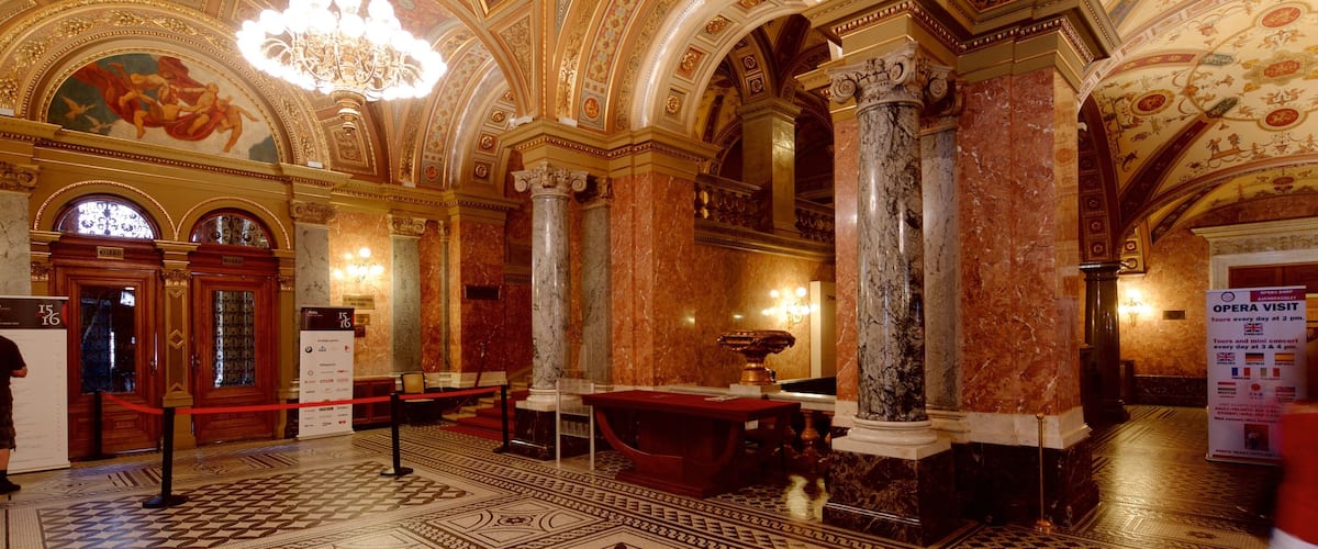 Teatro nazionale dell\'Opera ungherese caratteristiche di architettura d\'epoca, vista interna e teatro