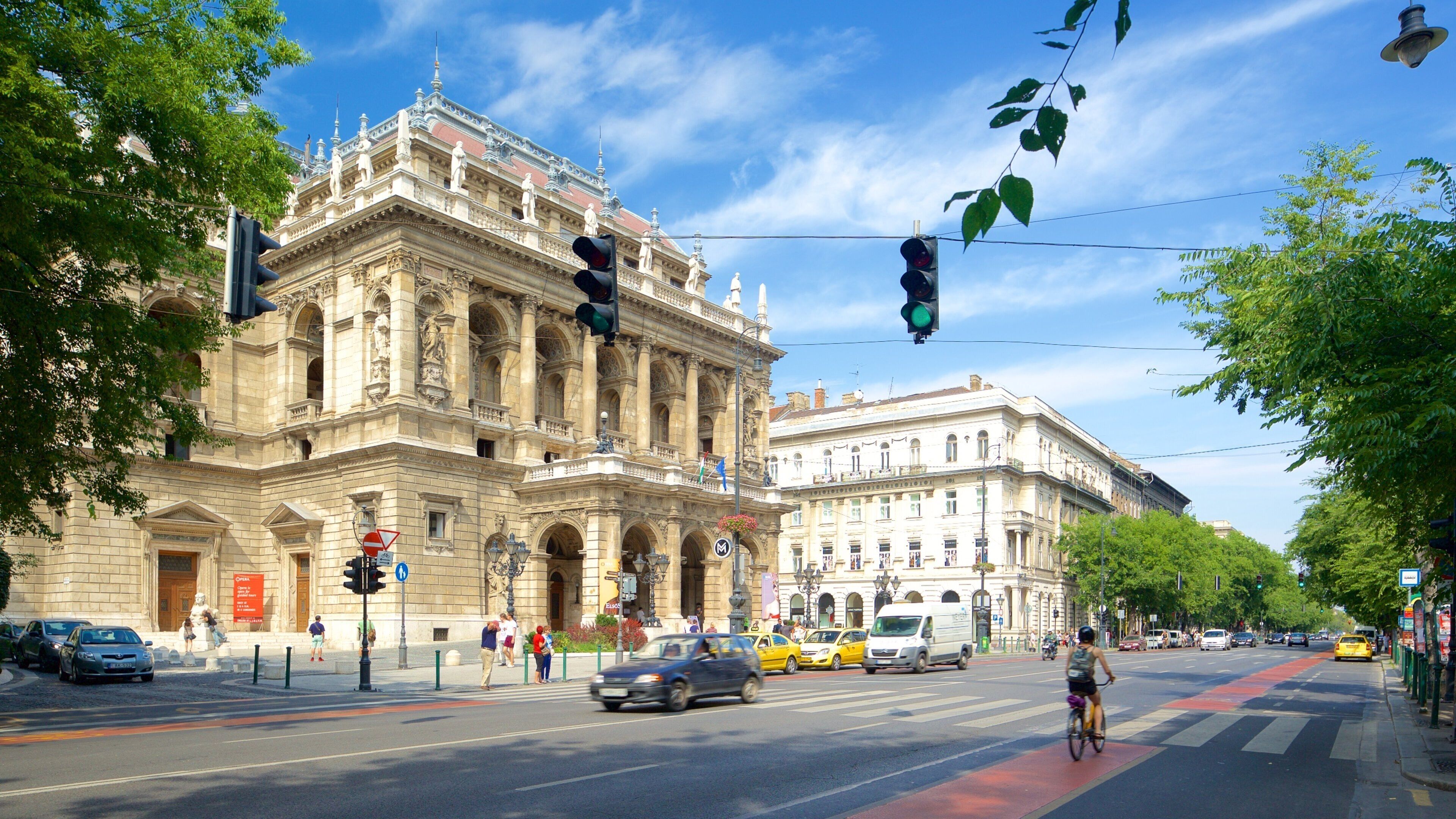 Hungarian State Opera House showing theatre scenes, heritage architecture and street scenes