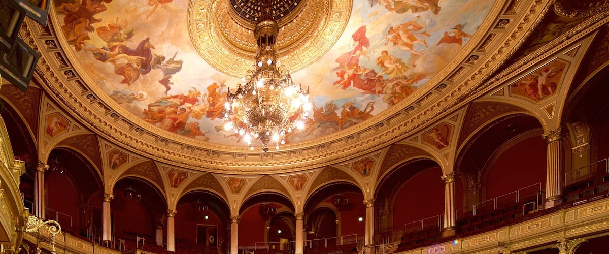 Hongaars Staatsoperahuis toont theaters, interieur en kunst