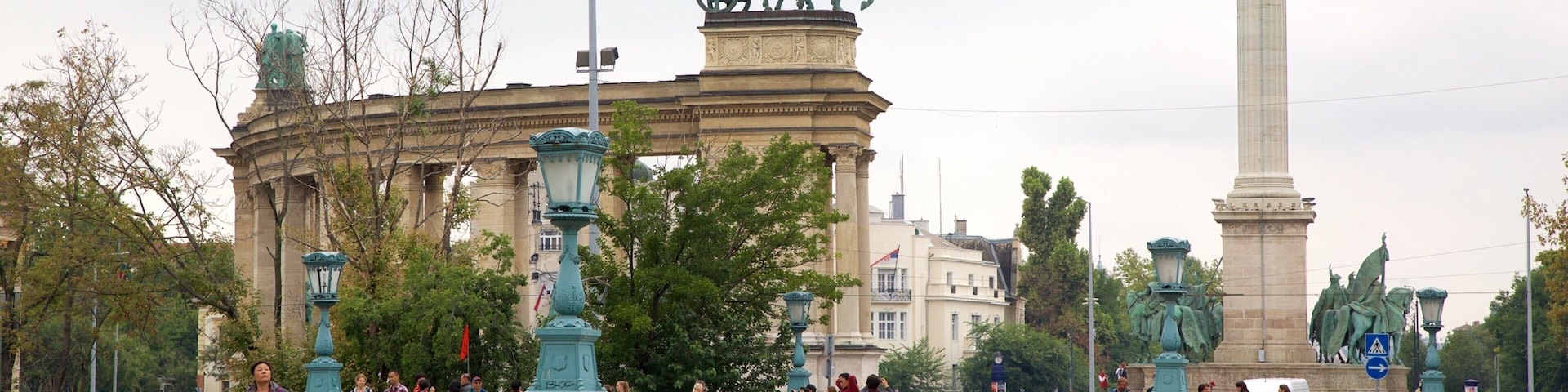 Parque municipal que inclui uma ponte